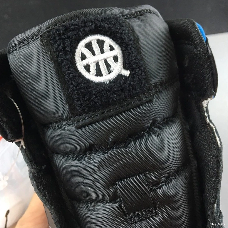 CJ9219-001  Quai54 (2019) Jordan  1 Mid 0227